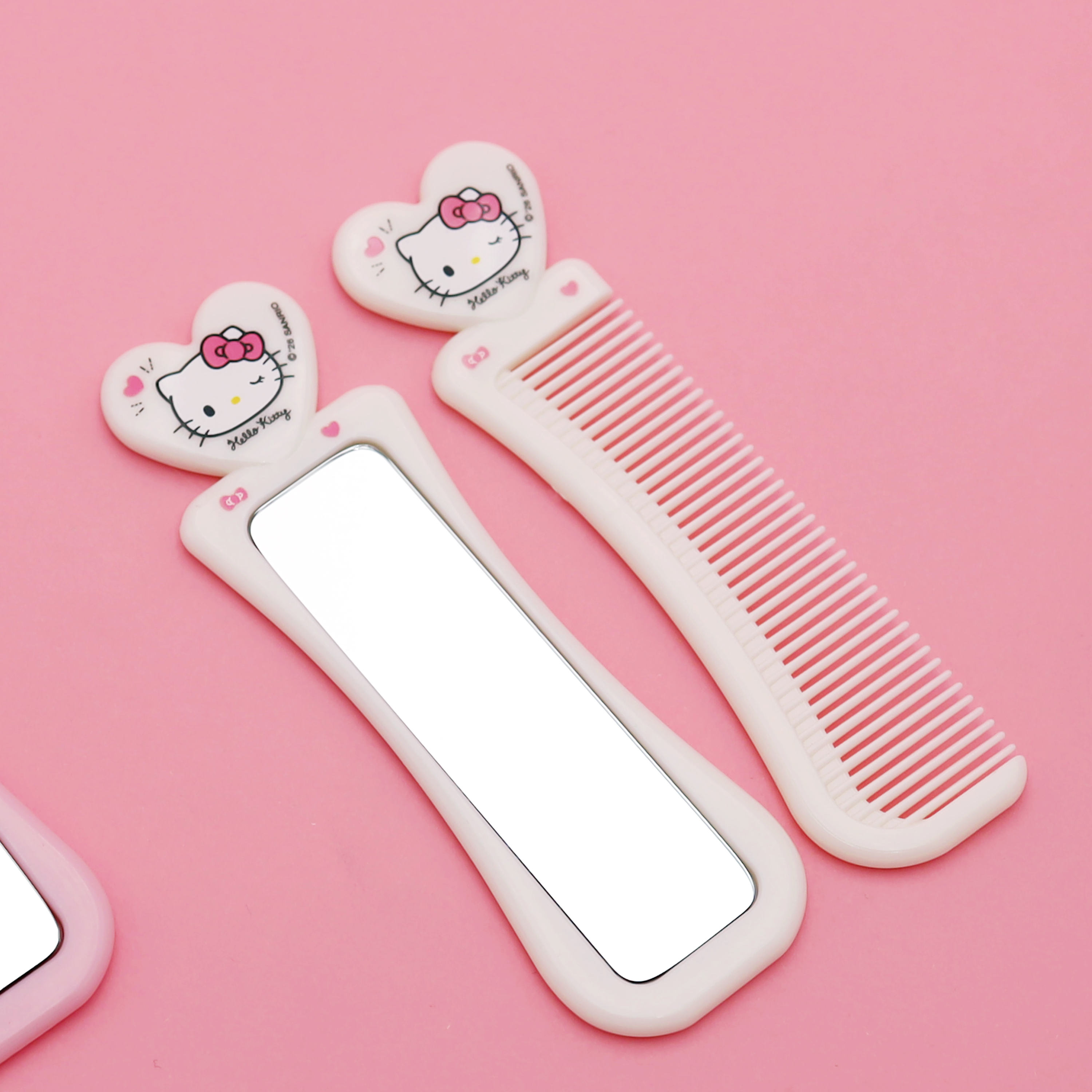 헬로키티 화이트 하트 빗 거울 세트